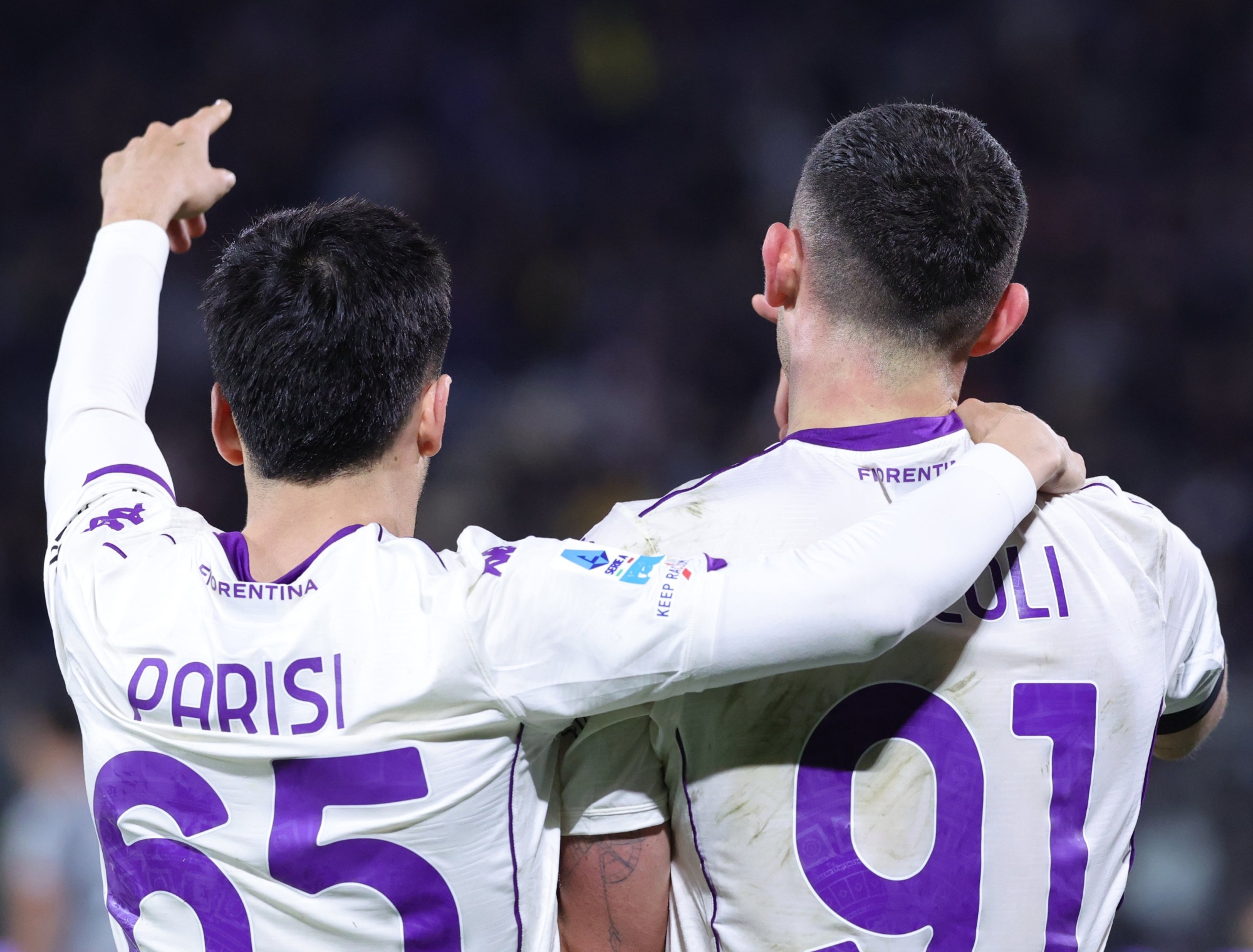 فيورنتينا يكتسح كريمونيسي برباعية ويعود لطريق الانتصارات في الدوري الإيطالي